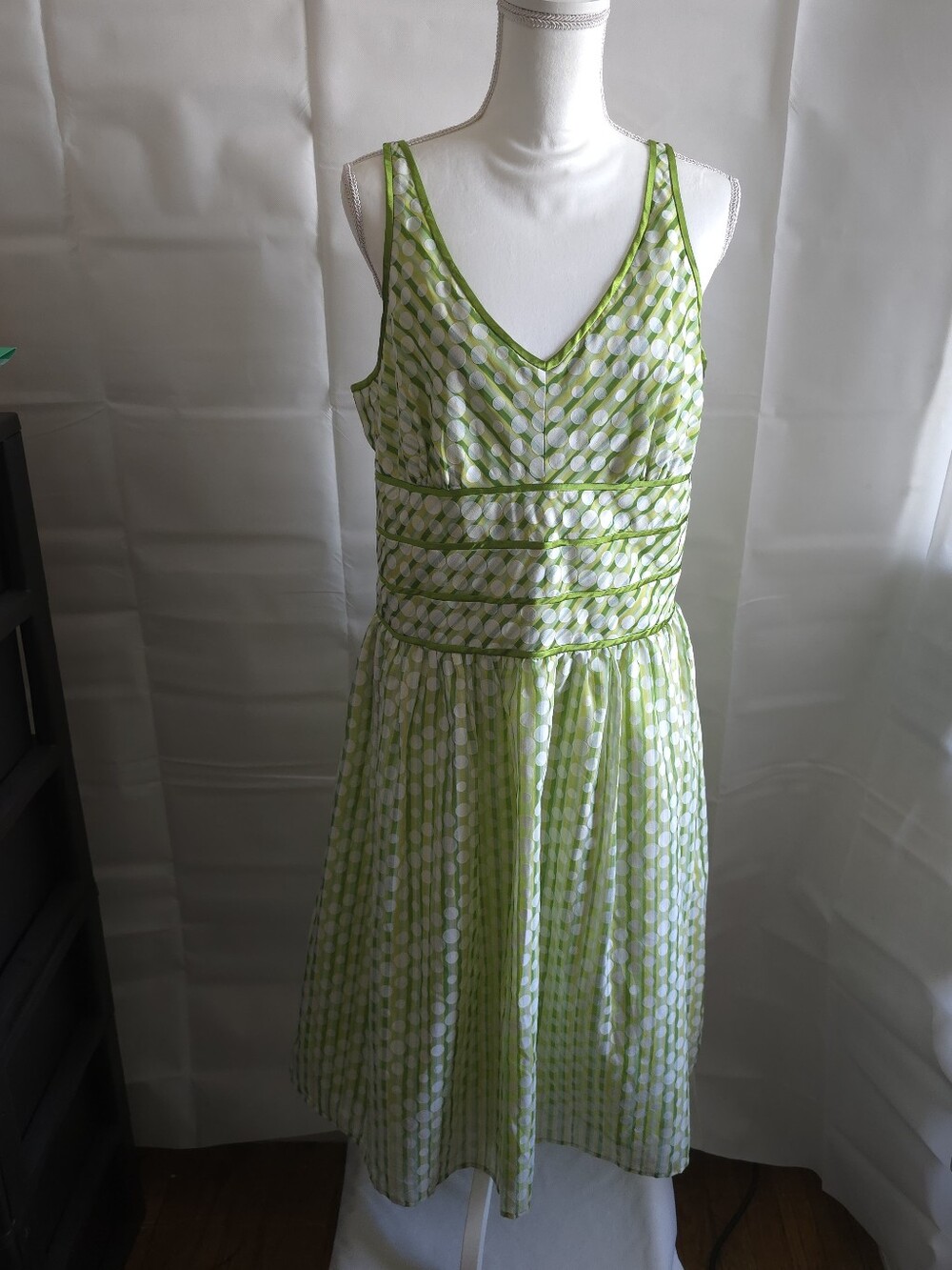 Dressbarn Light Green Polka Dot V-Neck Women’s Summer Lined Dress